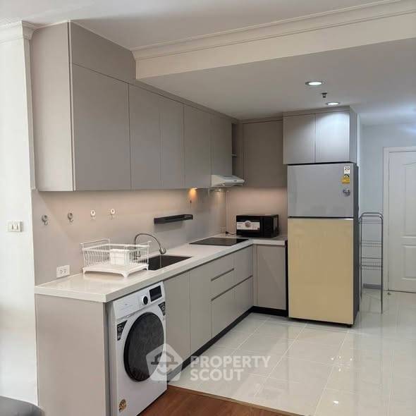 picture 3-BR Condo at Grand Park View Asoke near MRT Sukhumvit (ID 2400798) - 2/8