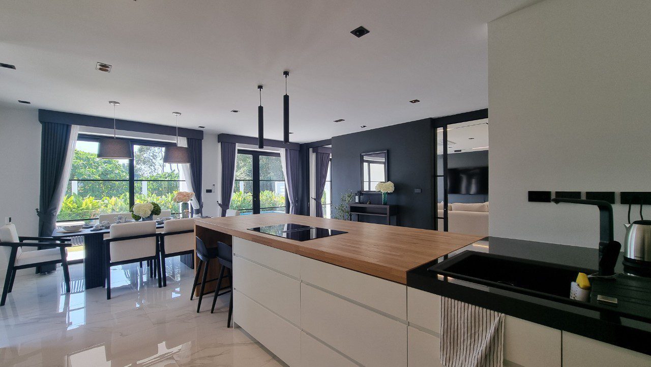 picture Luxury Pool Villa in Mabprachan for Sale - 6/26