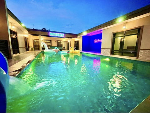 วิลล่าสระว่ายน้ำ 4 ห้องนอน ในห้วยใหญ่