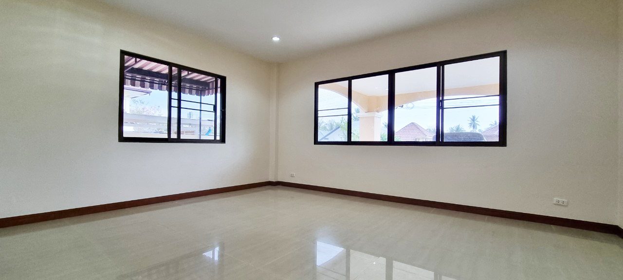 picture 5 Bedrooms House for Sale in Mabprachan - 12/23