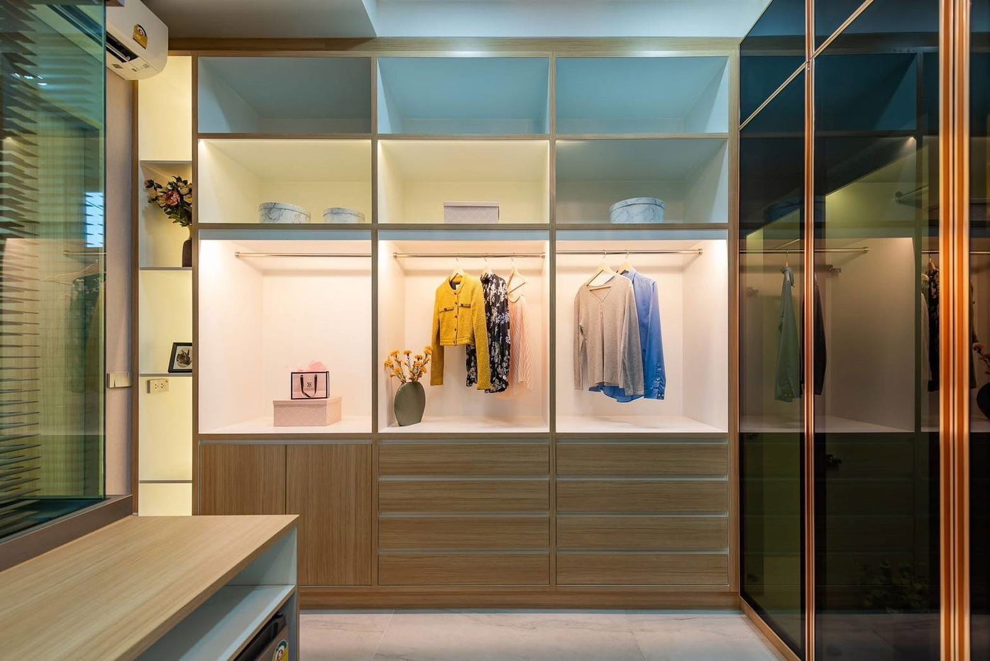 picture Modern Luxury Pool Villa for Sale in Mabprachan - 13/20