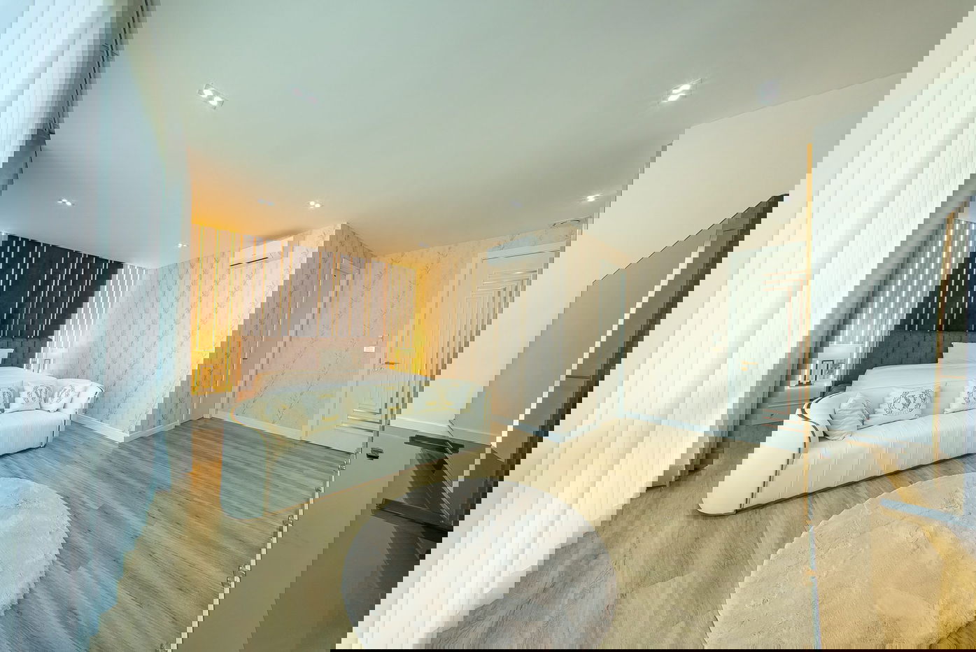 picture 7 Beds Luxury Pool Villa in Na Jomtien for Sale - 20/23