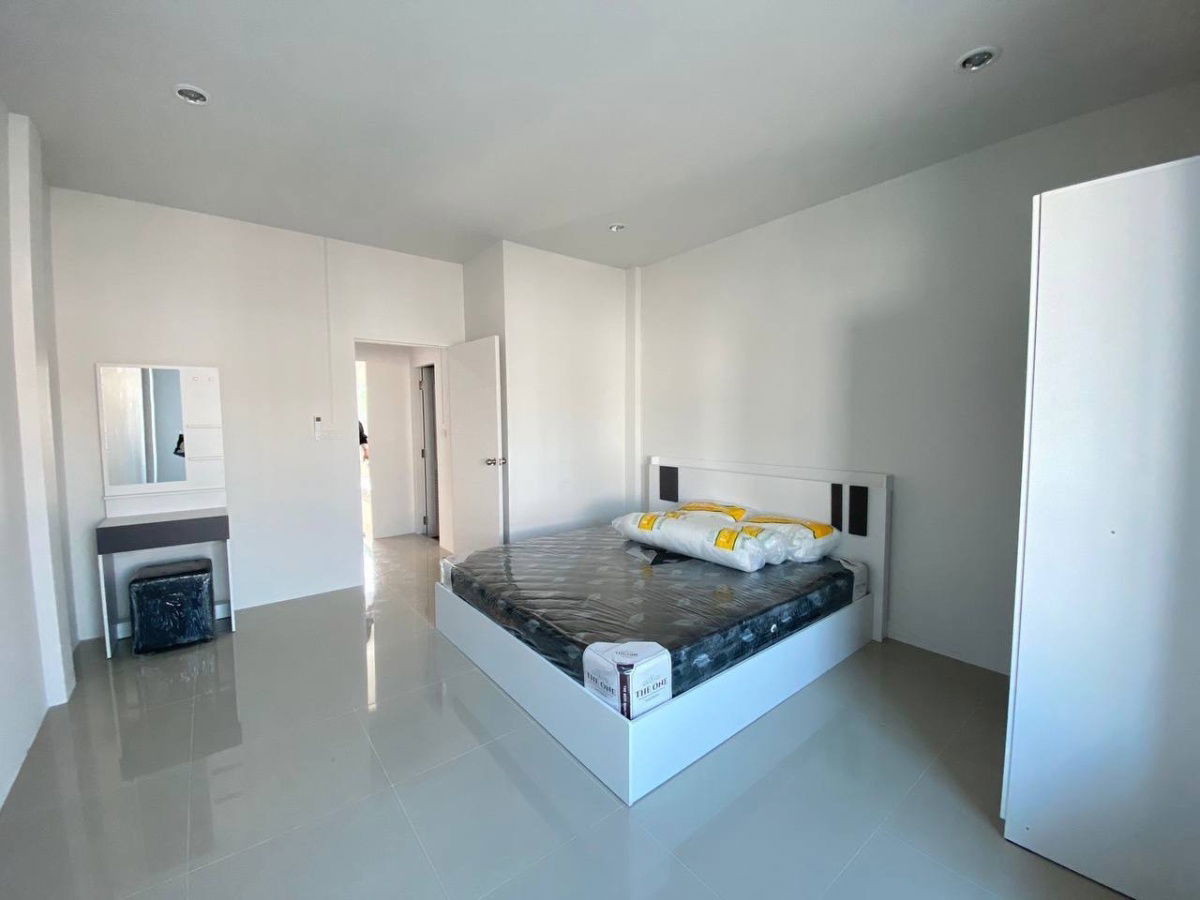 รูป ให้เช่าทาวน์โฮมสองชั้น  2 ห้องนอน 2 ห้องน้ำ 1 ห้องรับแขก 1 ห้องครัว   1  ที่จอดรถ - รูปที่ 10/14