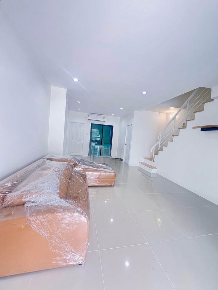 รูป ขายทาวน์โฮม 2 ชั้น ศรีราชา - รูปที่ 2/8