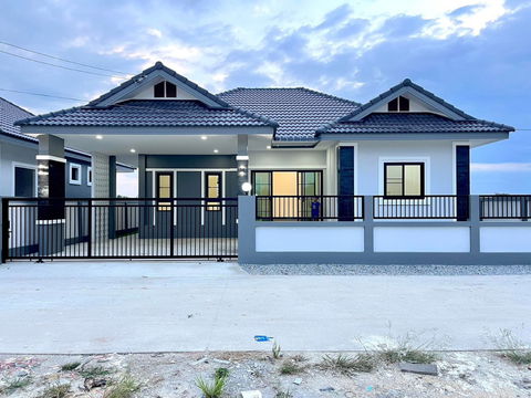 Single-storey detached house for sale 3 bedrooms 2 bathrooms and 1 parking.