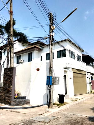 เช่าบ้านเดี่ยว หนองปรือ ชลบุรี : พูลวิลล่าให้เช่าที่สยามคันทรีคลับ