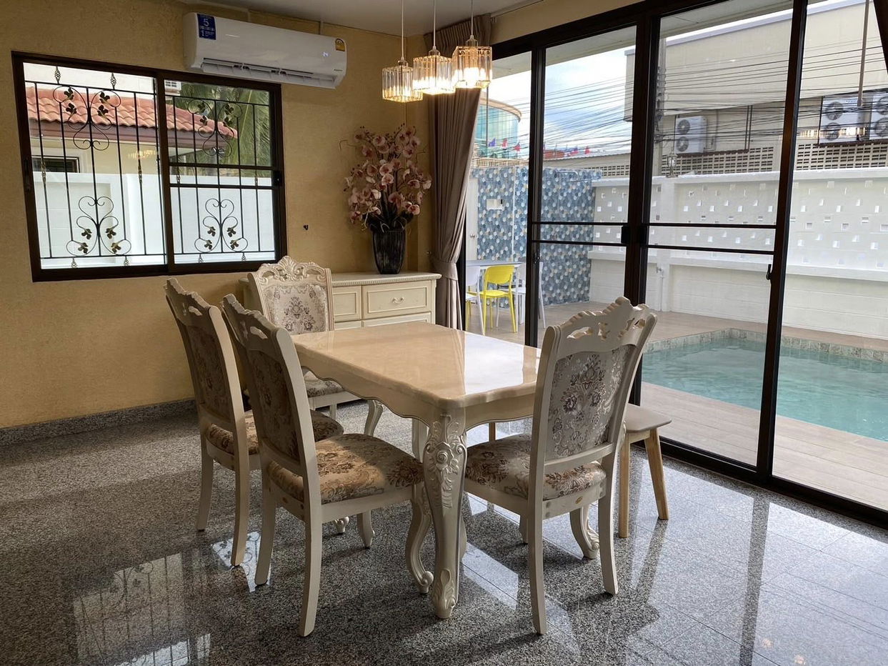 picture 4 Bedrooms Pool Villa in Thepprasit road - 3/10