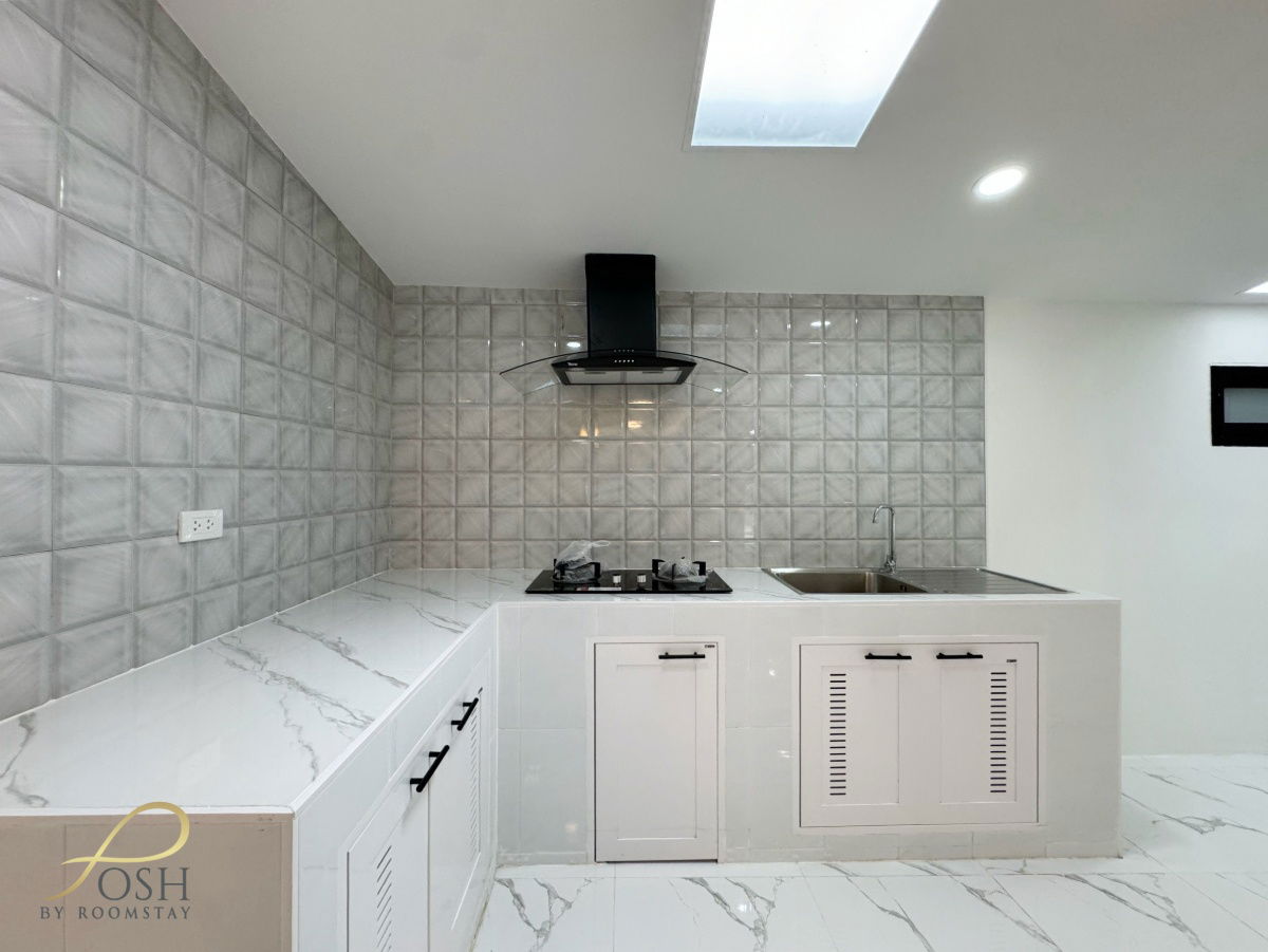 รูป หมู่บ้านชเลคีรี กะทู้ - บ้านรีโนเวทใหม่ทำเลกะทู้  ใกล้ปั๊มบางจากกะทู้ ห้องนอนใหญ่มาพร้อมระเบียง ไม่ชนบ้านหลังอื่น บรรยากาศโปร่งโล่ง - รูปที่ 13/32