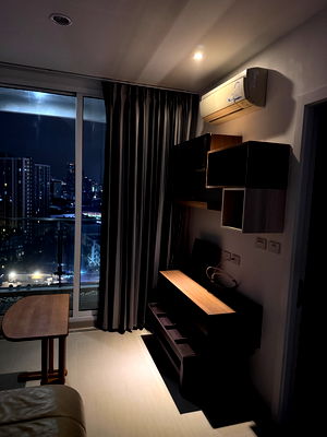 คอนโดให้เช่า : ให้เช่าคอนโด TC Green พระราม 9 ตึก C ห้อง 40 ตร.ม. วิวสระว่ายน้ำสวย