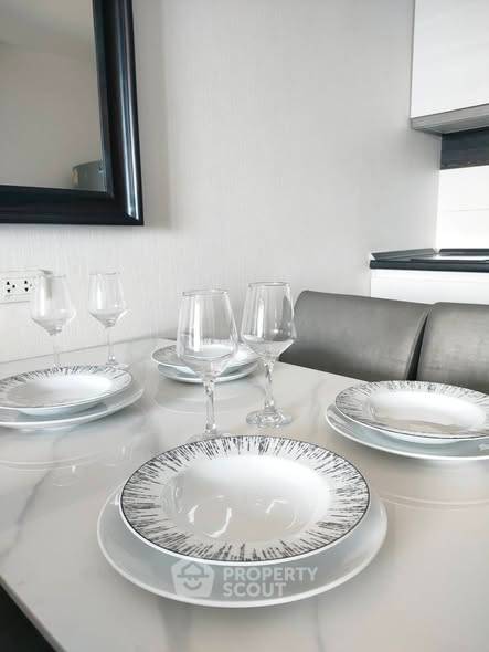 picture 2-BR Condo at Life Ratchadapisek near MRT Huai Khwang (ID 2462143) - 3/13