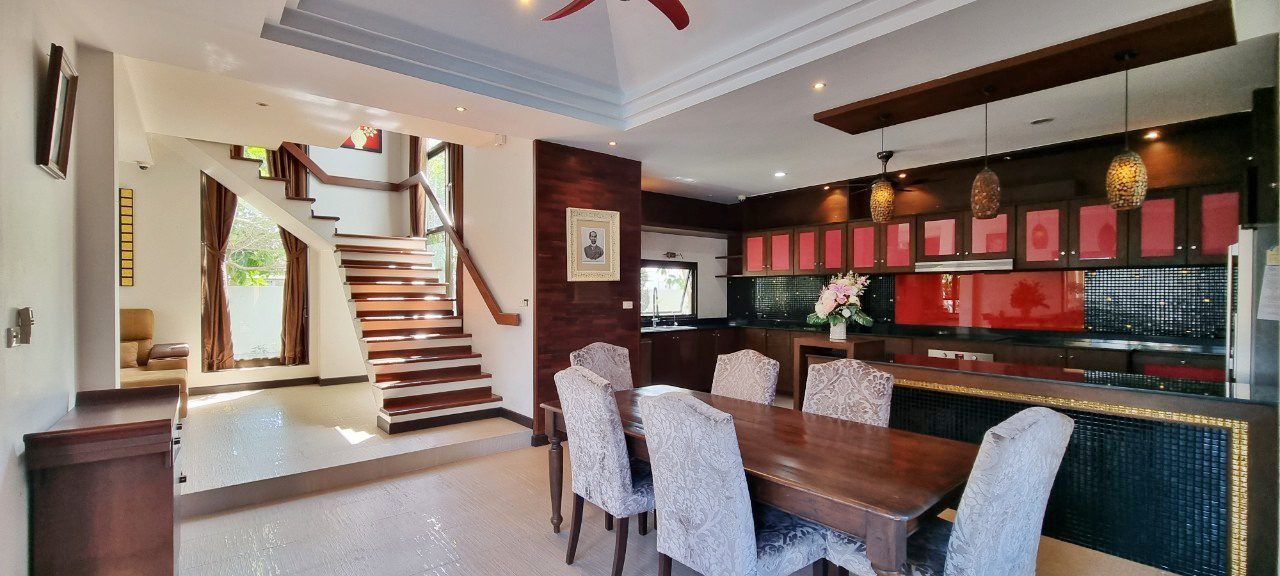 picture 6 Bedrooms Pool Villa in East Pattaya for Sale - 1/24