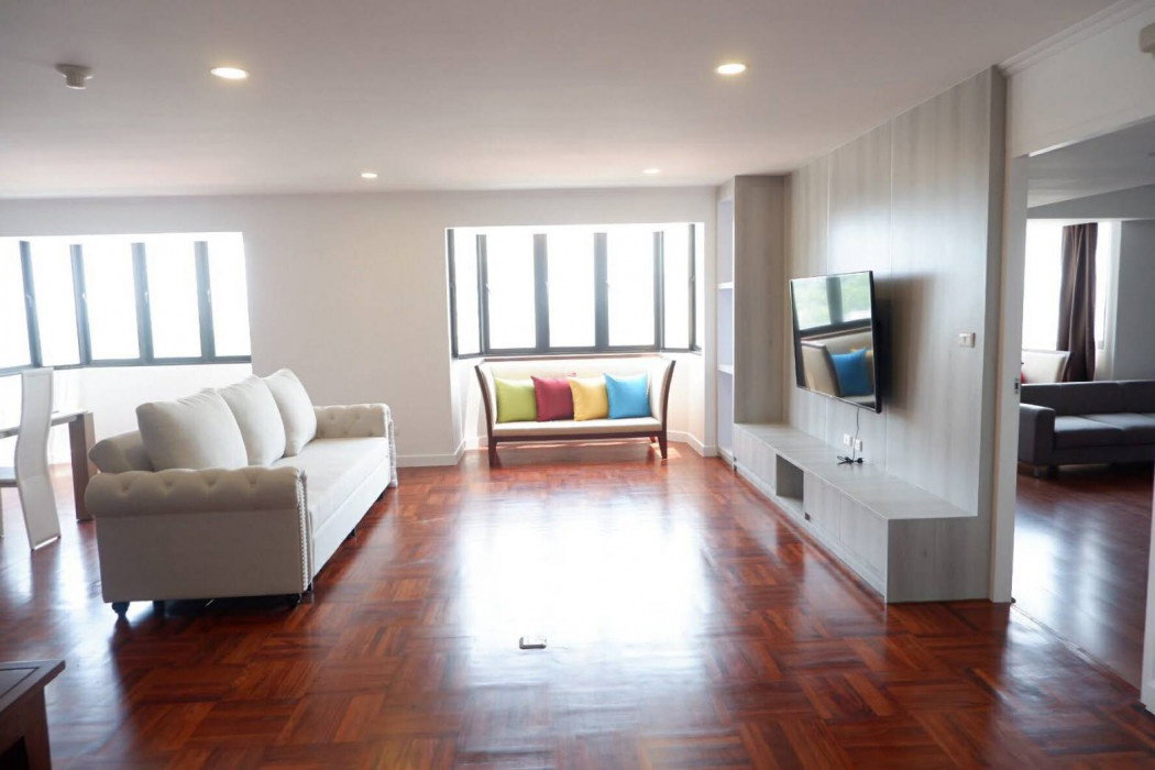ให้ เช่า คอนโด Omni Tower Sukhumvit Nana (ออมนิ ทาวเวอร์ สุขุมวิท นานา)132 ตรม. 2 นอน 2 น้ำ ชั้น 14
