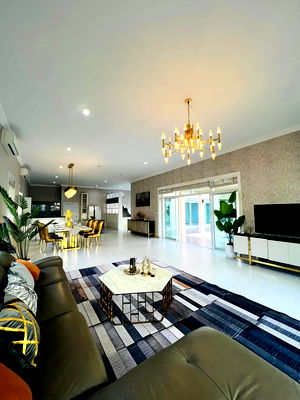 บ้านเดี่ยว วิทยาลัยเทคโนโลยีพณิชยการ สัตหีบ : 4 Beds Pool Villa for Sale in Huay Yai