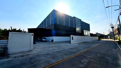 เช่าโรงงาน ปากเกร็ด นนทบุรี : ให้เช่าโกดัง บางพลับ 3 ชัยพฤกษ์-ราชพฤกษ์ ขนาด 2 ไร่ พื้นที่ใช้สอยเต็มพื้นที่ 3600 ตรม. ขนาดพื้นที่ใช้สอยตัวโกดัง 2200 ตรม พร้อมบ้านพักคนงาน 11 ห้อง