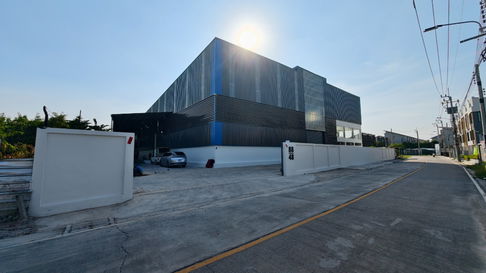 ให้เช่าโกดัง บางพลับ 3 ชัยพฤกษ์-ราชพฤกษ์ ขนาด 2 ไร่ พื้นที่ใช้สอยเต็มพื้นที่ 3600 ตรม. ขนาดพื้นที่ใช้สอยตัวโกดัง 2200 ตรม พร้อมบ้านพักคนงาน 11 ห้อง