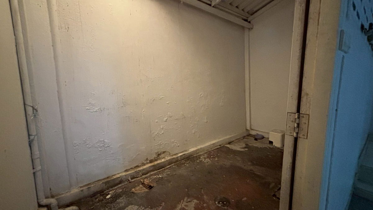 picture Commercial building for sale, 14 sq wah, good location on Petchburi Road. - 37/43