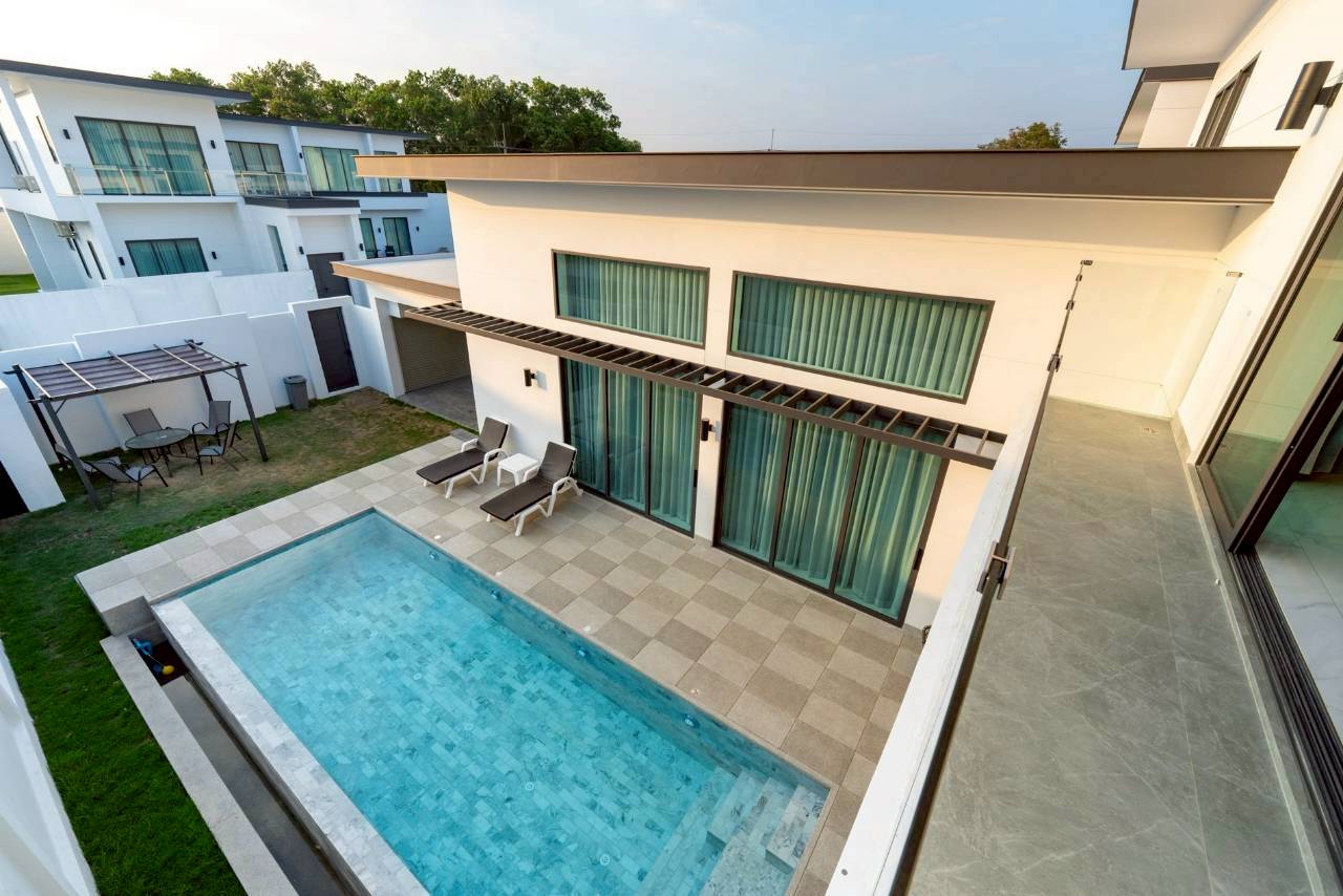 รูป วิลล่าหรู 3 ห้องนอนพร้อมสระว่ายน้ำให้เช่า – ชากนอก พัทยาตะวันออก - รูปที่ 18/19