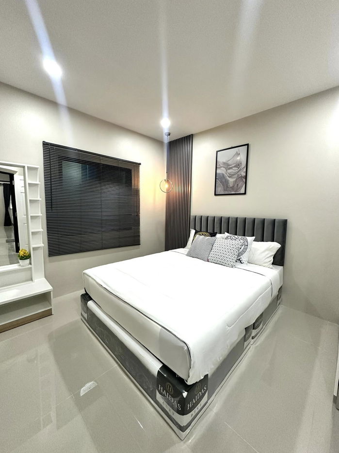 รูป Renovated 2-Bedroom Townhouse for Sale - รูปที่ 10/12