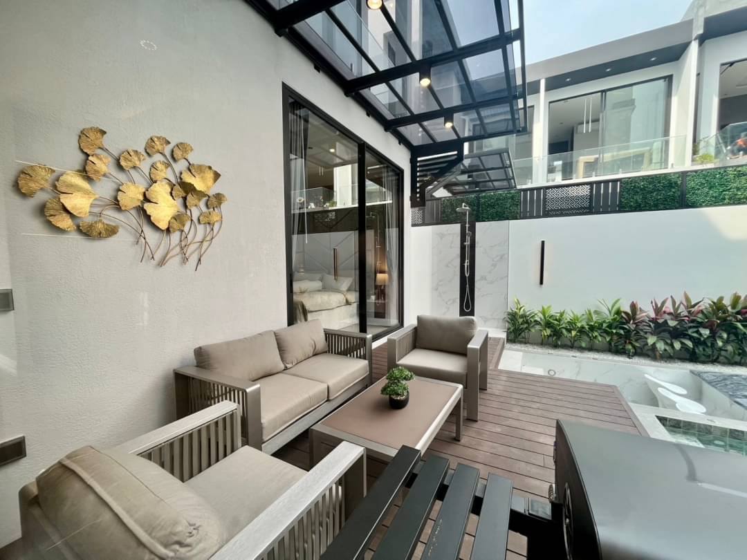 picture 5 Bedrooms Pool Villa for Sale in South Pattaya - 15/16