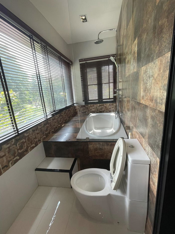 picture 5 Bedrooms House for Sale in Na Jomtien - 9/11