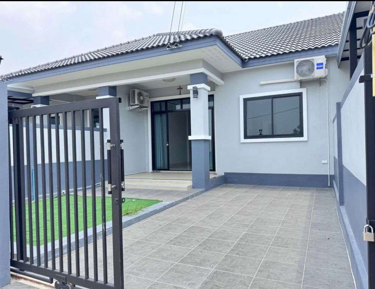 รูป 2-Bedroom Townhouse for Sale in Mabprachan - รูปที่ 1/7