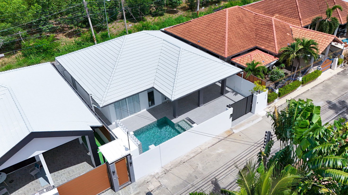 รูป Luxury 5-Bedroom Pool Villa for Sale in Jomtien - รูปที่ 1/15