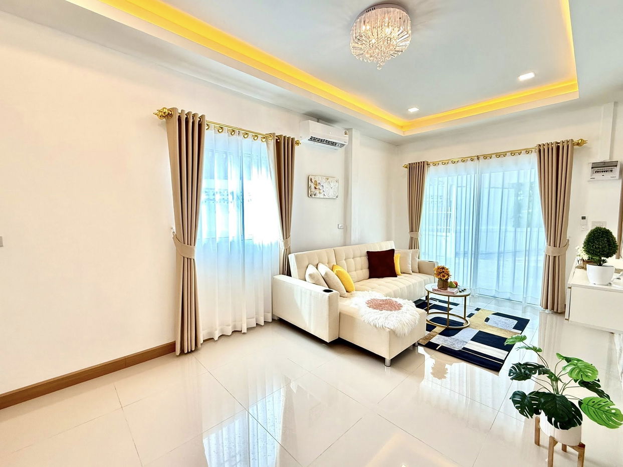 picture Single-Storey Townhouse for Sale in East Pattaya - 4/15