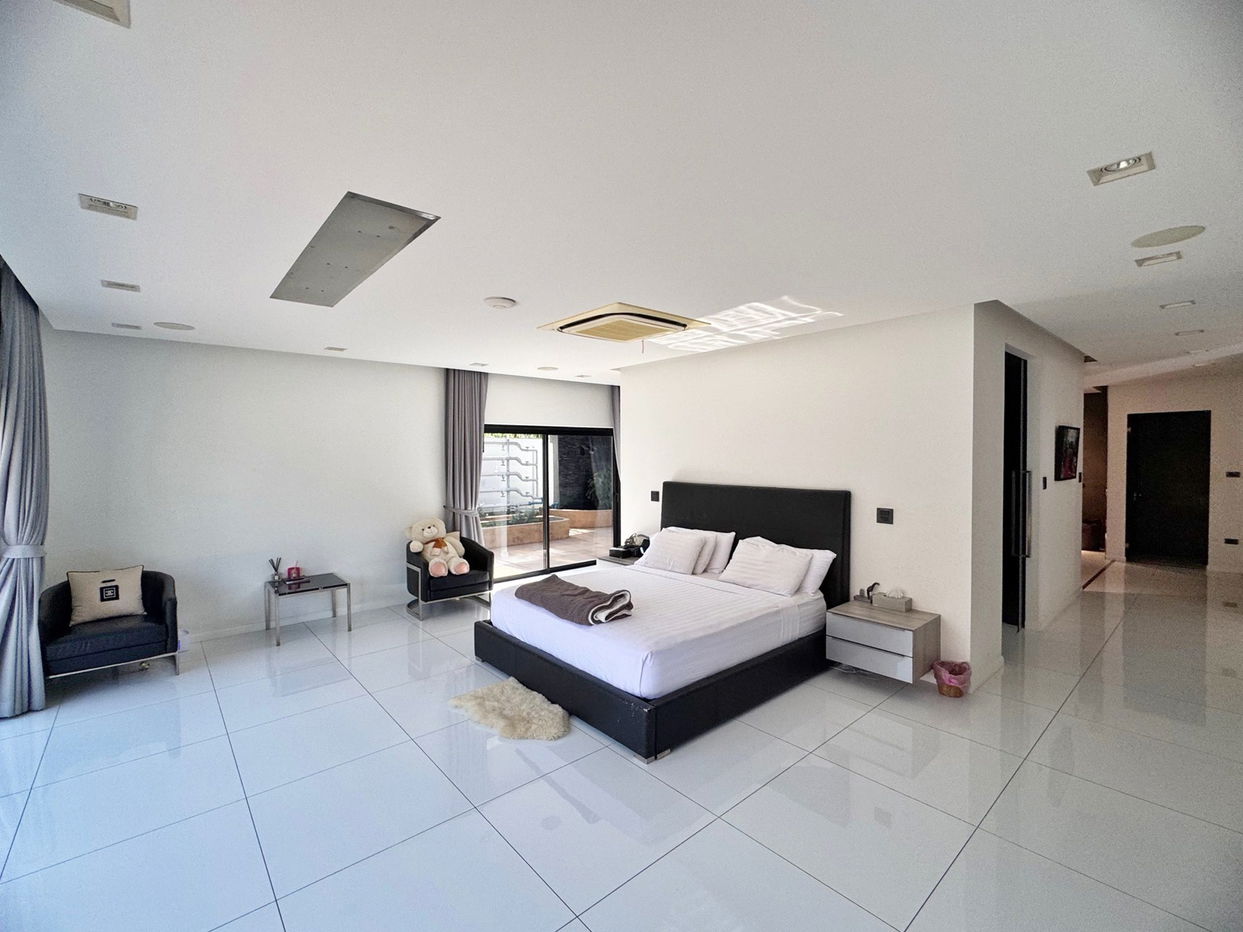 picture 6 Bedrooms Pool Villa in Jomtien for Sale - 7/16
