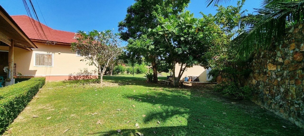 picture Land and House for Sale in Mabprachan - 10/16