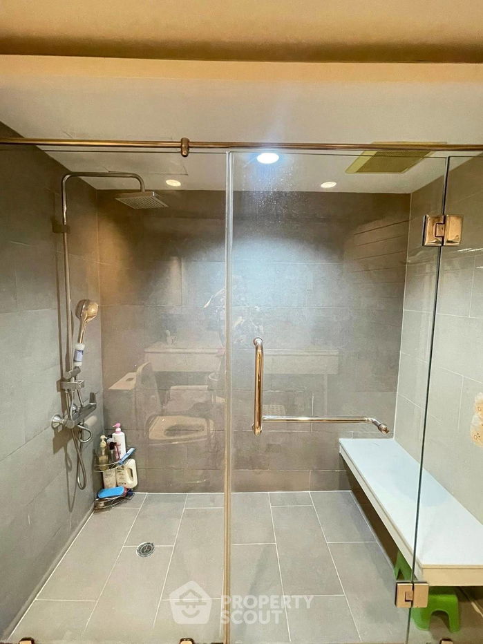 picture 1-BR Condo at Nusa State Tower Condominium near BTS Saphan Taksin (ID 2463142) - 16/20