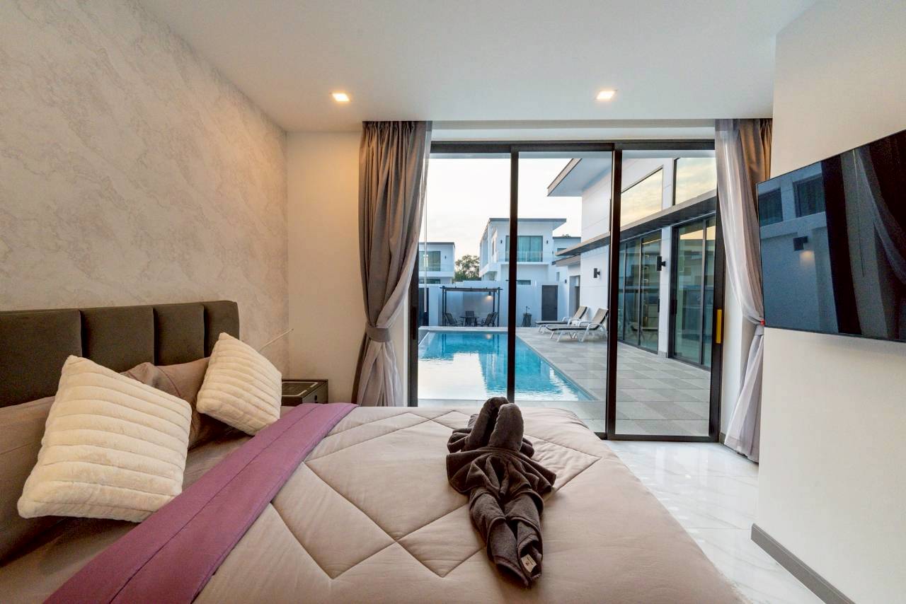 รูป วิลล่าหรู 3 ห้องนอนพร้อมสระว่ายน้ำให้เช่า – ชากนอก พัทยาตะวันออก - รูปที่ 10/19