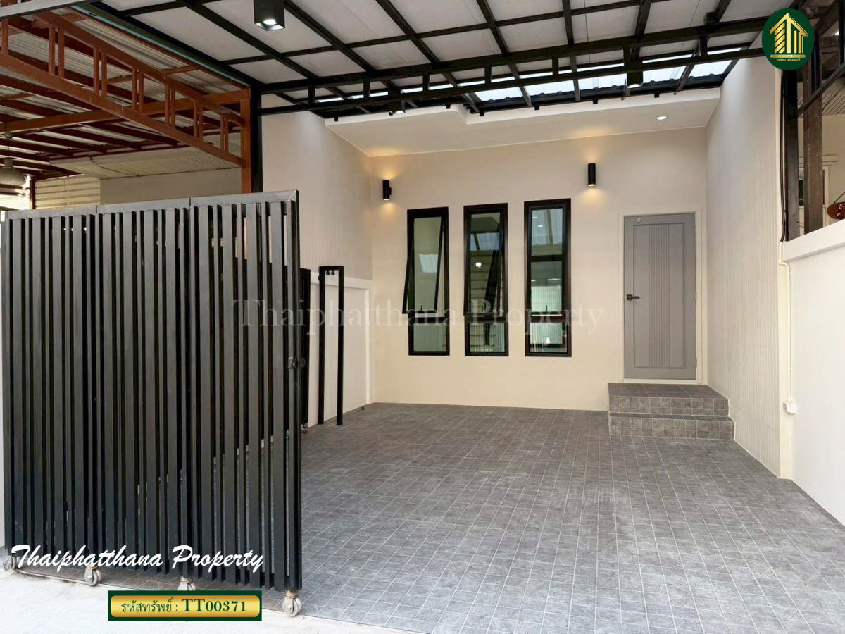 รูป ทาวน์โฮม 3 ชั้น ซอยนาคนิวาส ลาดพร้าว รีโนเวทใหม่ สวย พร้อมเข้าอยู่ - รูปที่ 2/15