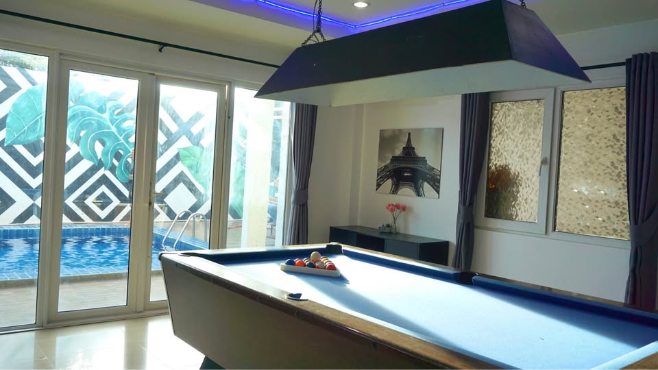 picture Spacious 4-Bedroom Corner Pool Villa for Sale – Mabprachan - 3/13