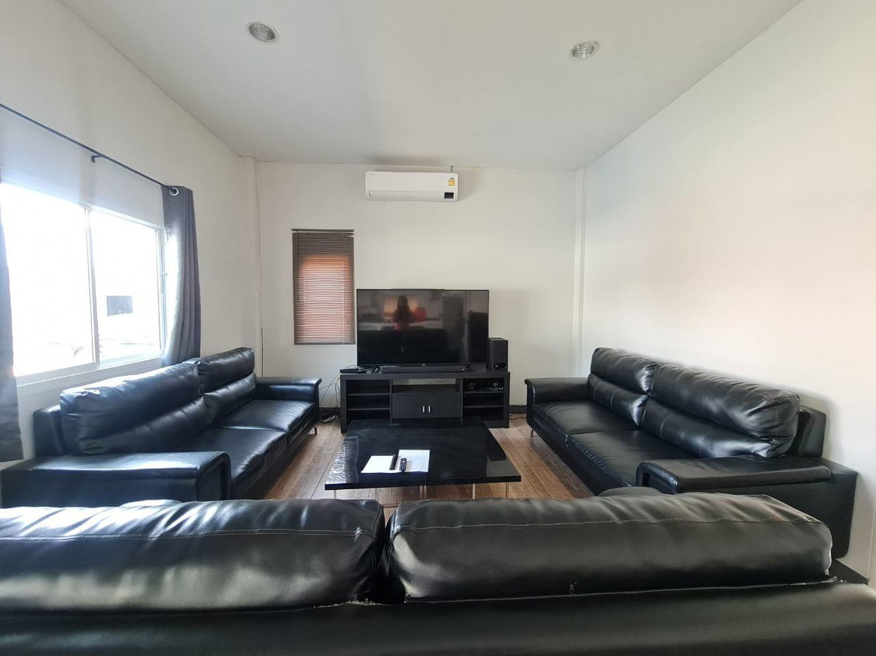 picture 12 Bedrooms Pool Villa in Mabprachan for Sale - 2/10