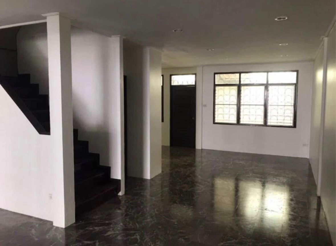 picture For rent, for rent, for rent, townhouse, Huai Khwang, cheap price, interested, Line: @951qfbfi - 4/7
