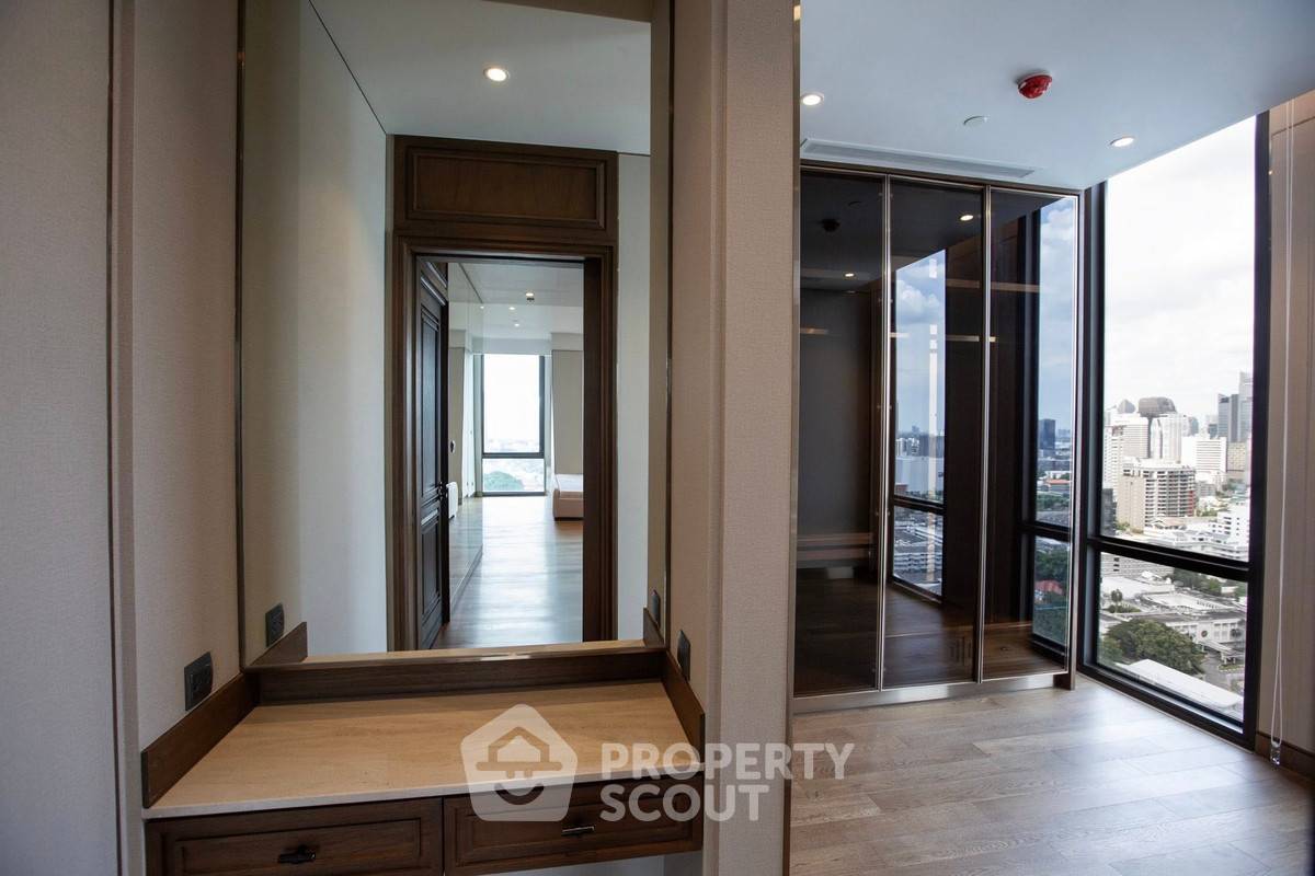 picture 3-BR Condo at Muniq Langsuan near BTS Ratchadamri (ID 2462619) - 8/17