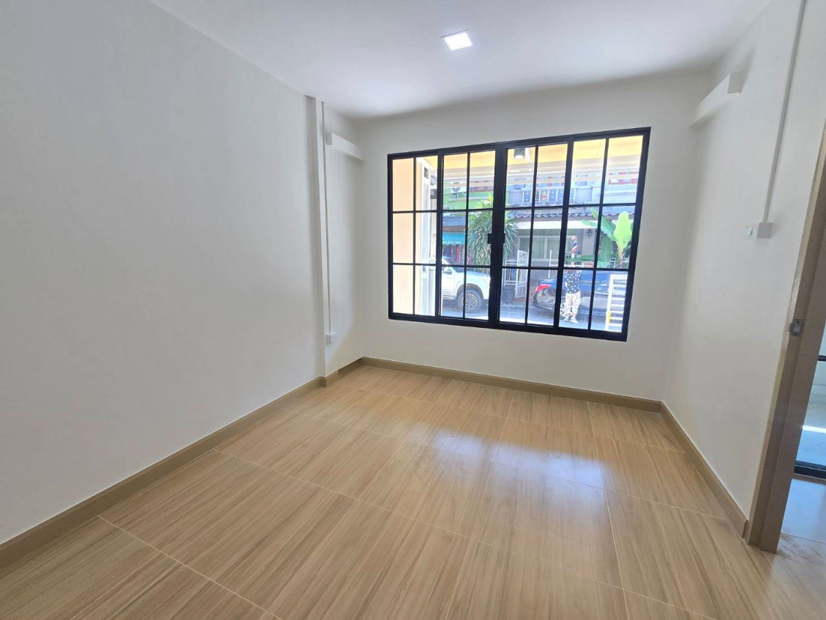 รูป ทาวน์เฮ้าส์ รีโนเวทใหม่ ทำเลดี พร้อมเฟอร์ฯ หมู่บ้าน บุศรินทร์-รามอินทรา ถนนพระยาสุเรนทร์ 40 คลองสามวา - รูปที่ 15/28