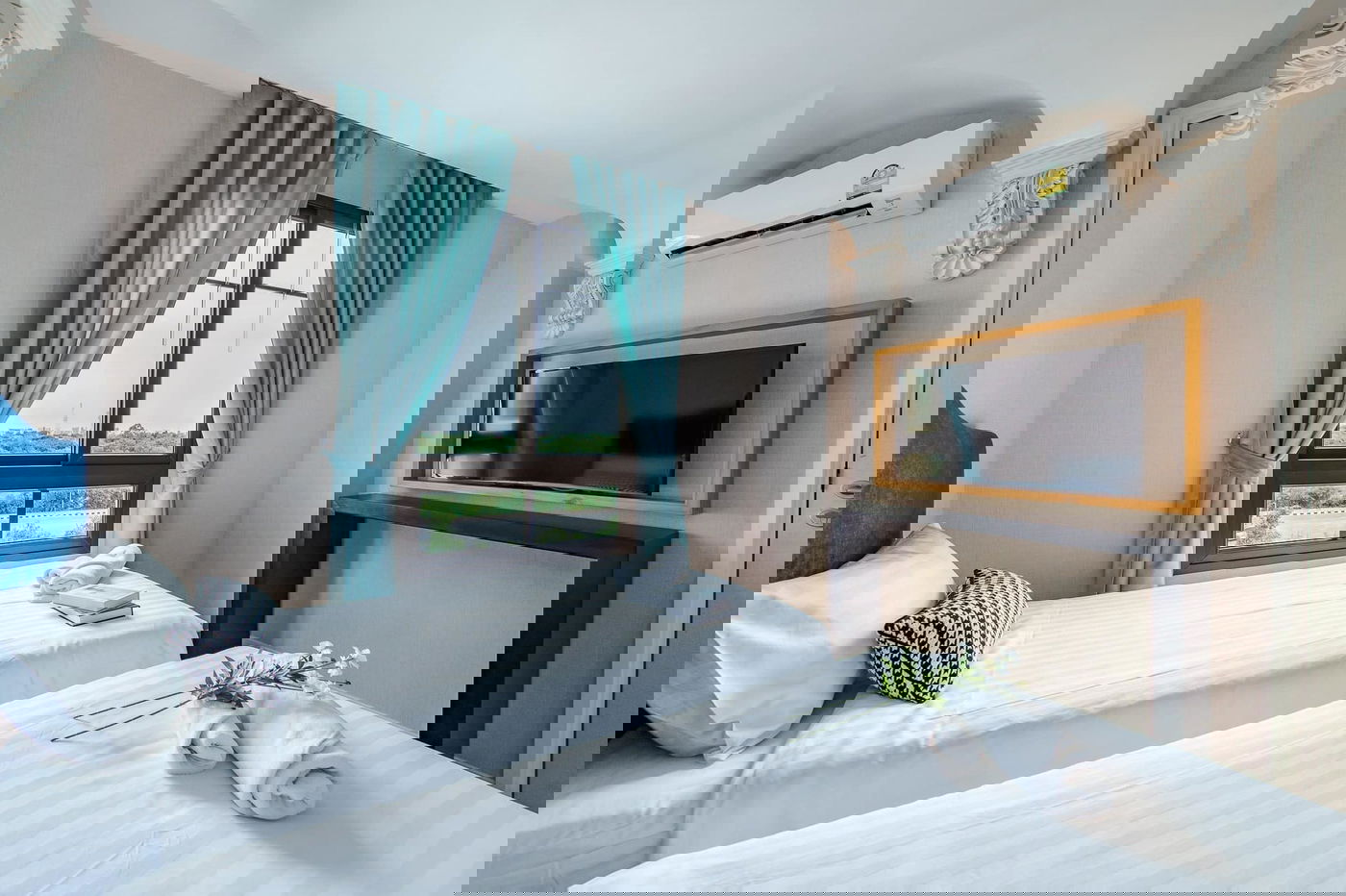 picture Espana Condo Resort 2 Bedrooms for Rent - 9/12