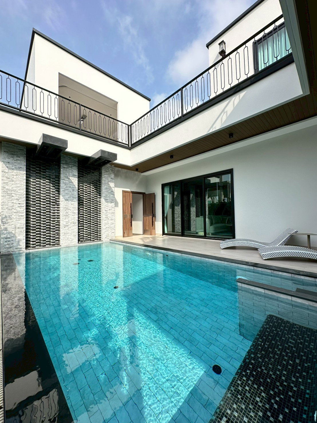 Luxury Pool Villa for Sale in Thung Klom Tanman