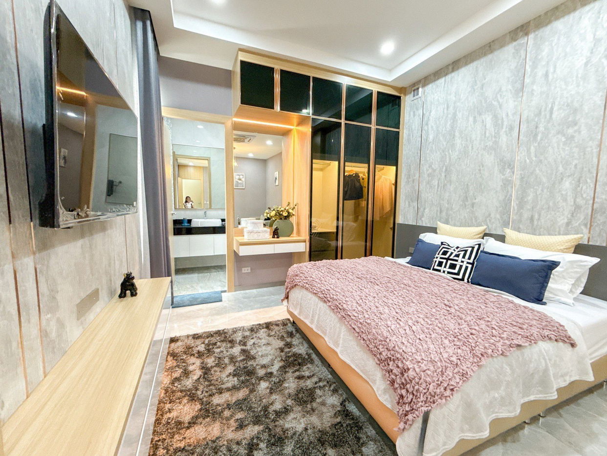 picture Luxury Pool Villa for Sale – Prime Mabprachan Location - 12/21