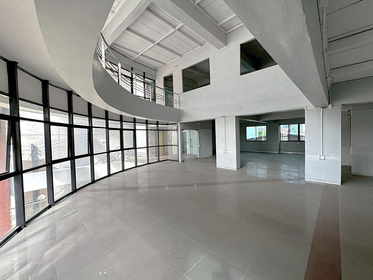 picture 🏢 A 7-storey building with a solid structure, located on Rama 9 Road 💥 Special Price 💥 - 4/28