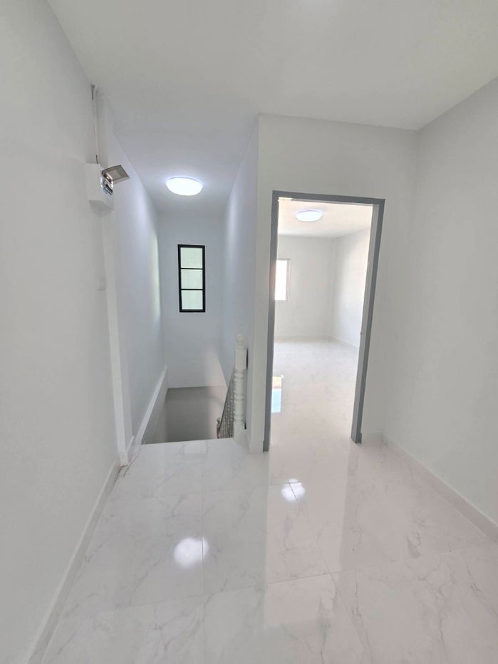 รูป ทาวน์เฮ้าส์ รีโนเวท พร้อมหิ้วกระเป๋าเข้าอยู่ได้เลย  หมู่บ้าน เคซี.รามอินทรา 8 ถนนไทยรามัญ คลองสามวา เฟอร์นิเจอร์มากมาย - รูปที่ 21/26