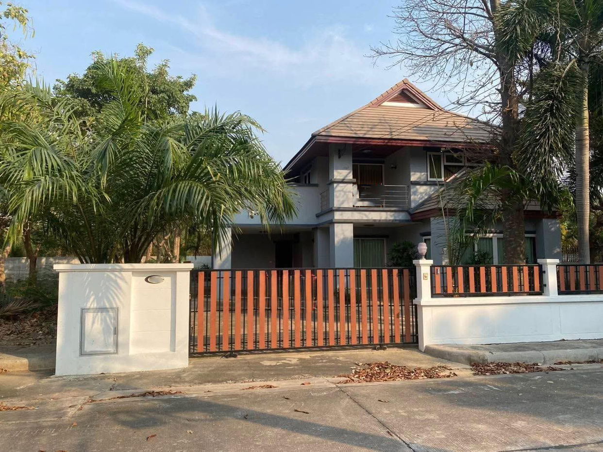 picture Charming 4-Bedroom Thai-Style House for Sale - 1/8