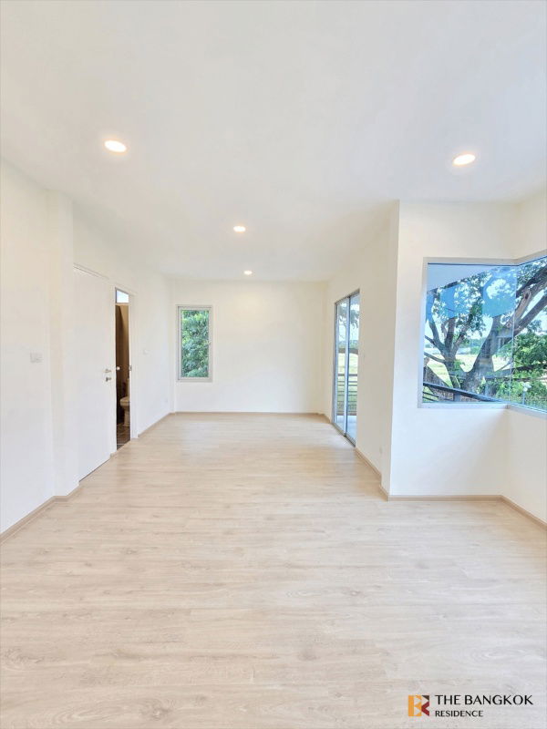 picture Atoll Maldives Palm, a detached house near Mega Bangna, must not be missed. - 16/26