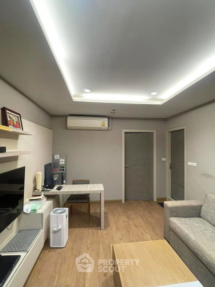 picture 1-BR Condo at Nusa State Tower Condominium near BTS Saphan Taksin (ID 2463142) - 5/20