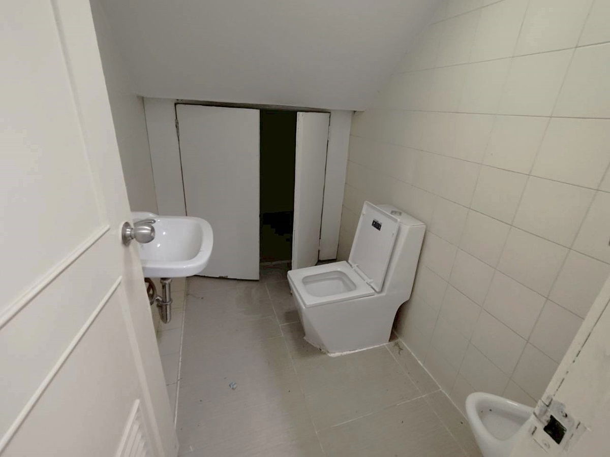 picture 🏢 A 7-storey building with a solid structure, located on Rama 9 Road 💥 Special Price 💥 - 22/28