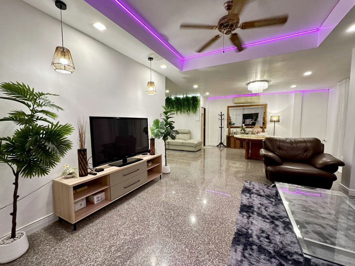 รูป ให้เช่าพูลวิลล่า 5 ห้องนอน จอมเทียน - รูปที่ 1/15