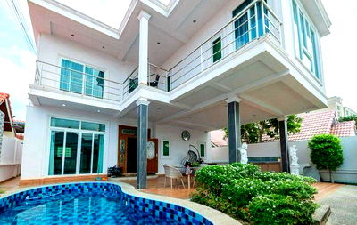 Houses for sale Wat Phra Yai : Luxury Pool Villa for Sale in South Pattaya