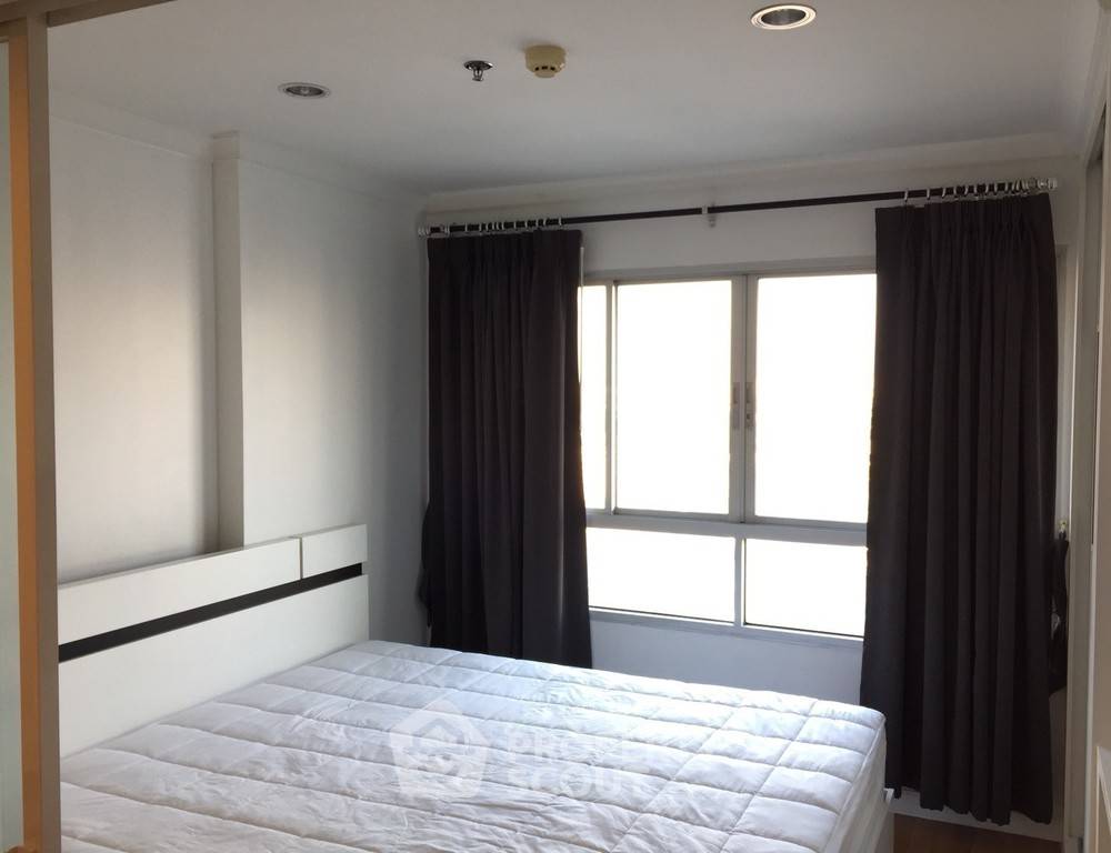picture 1-BR Condo at Lumpini Place Rama 9–Ratchada near MRT Phra Ram 9 (ID 329112) - 2/8