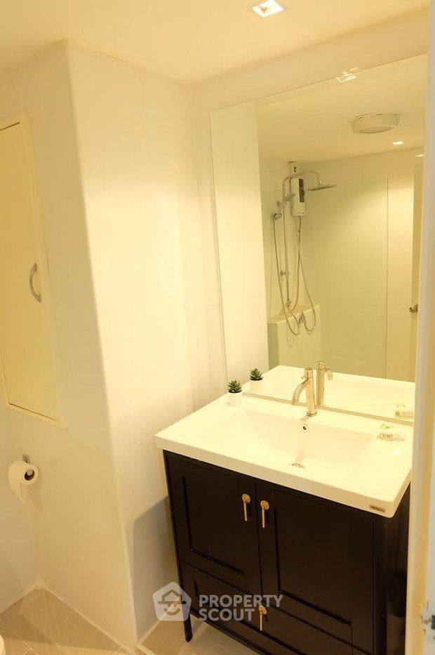 picture 1-BR Condo at Silom Suite Condominium near BTS Saint Louis (ID 370915) - 8/15